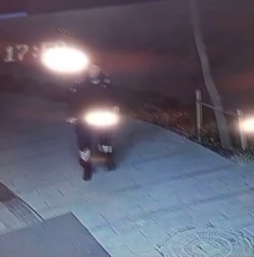İstanbul - Başakşehir'de kuyumcudaki silahlı soyguncuları copla durdurmaya çalıştı