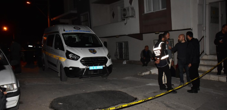İzmir’de baba vahşeti: Eşi barışmayı kabul etmeyince 2 çocuğu ile kendisini vurdu: 1 ölü, 2 yaralı