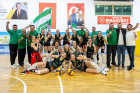 Manavgat'ın voleybolcu kızları, namağlup şampiyon