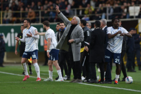 Fenerbahçe, Alanyaspor deplasmanında kazanırken ilkleri yaşadı
