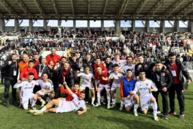 Karşıyaka zirve yarışını bırakmıyor