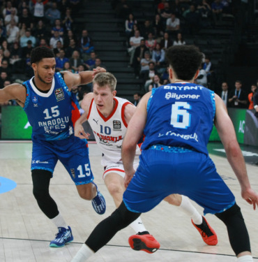 Anadolu Efes - Maccabi Tel Aviv: 90-88