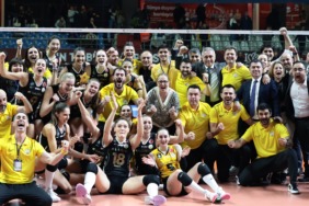 Fenerbahçe’yi altın sette geçerek Final-Four’a çıkan VakıfBank’ta hedef kupa