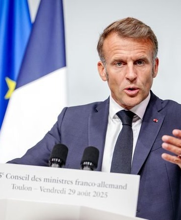 macron2423423