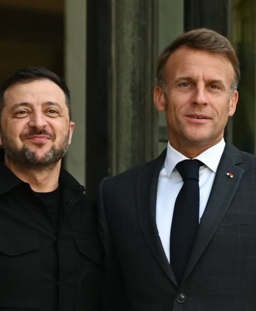 macron32424234