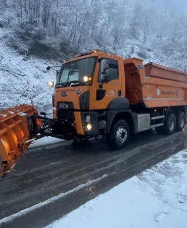 karayollarindan-yogun-kar-mesaisi-ekipler-724-sahada