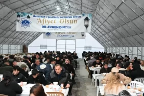 aksaray-belediyesi-iftar-cadirlarinda-3-binden-fazla-vatandas-ayni-sofrada-bulusuyor-1771667698