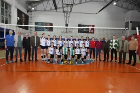 artvinspor-kadin-ve-erkek-bolgesel-voleybol-ligine-hazirlaniyor-1772100283
