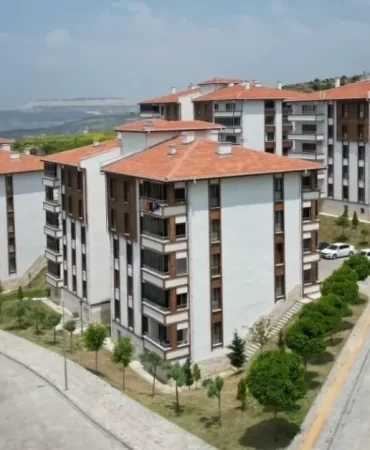 eskisehir-ve-karamanda-7-bin-605-konut-icin-kura-gunu-1771225342