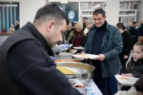 fuat-kose-sagligina-kavustu-vatandasla-iftar-acti-1772002952