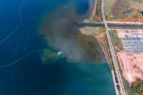 izmit-korfezinde-110-bin-kamyon-camur-temizlendi-1771232222