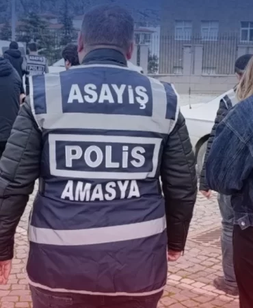 kredi-karti-bilgileriyle-21-milyon-tllik-dolandiricilik-3-tutuklama-b32a65bd-cfad-445f-9c48-abb412125145