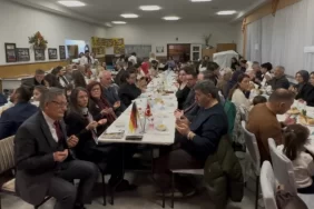 oberhausende-ramazan-sofrasinda-birlik-mesaji-musluman-ve-hristiyanlar-ayni-iftar-sofrasinda-bulustu-1771755037