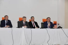 artvin-valisi-ergun-savsat-ilcesinde-muhtarin-sorunlarini-dinledi-1773398444