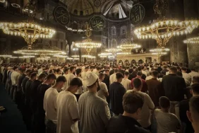 bin-aydan-hayirli-gece-kadir-gecesi-bugun-idrak-edilecek-f53c0a0c-b239-4d04-82de-196501e90a2b