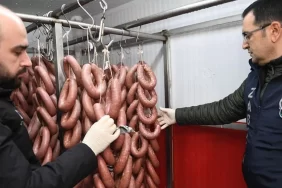 bursada-denetim-700-kilogram-sucuk-imha-edildi-15033b40-1dae-4cab-b239-8c25c2d721b7
