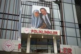 cumhurbaskani-erdogana-anlamli-surpriz-tenzile-erdoganin-fotografi-asildi-965cb02f-56af-4043-84a2-a40bd6ff2de7