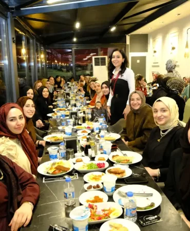 erzincanda-kadin-girisimciler-8-mart-dunya-kadinlar-gununde-iftarda-bulustu-1772990596