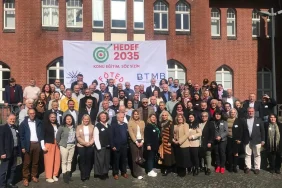 hedef-2035-konu-egitim-soz-sizin-etkinligi-almanyada-genis-katilimla-gerceklesti-1774864137