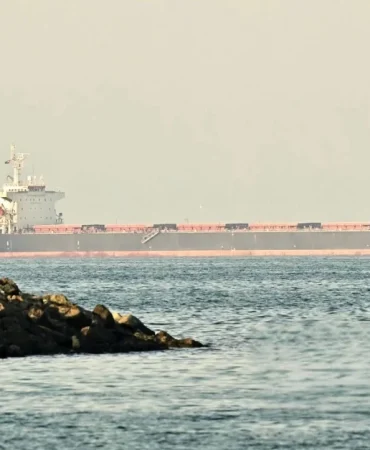 hurmuzde-gemi-trafigi-alarm-veriyor-sadece-7-gemi-gecebildi-e1b3f2e1-dd5f-4dec-bcca-52cfd5e1e9f8