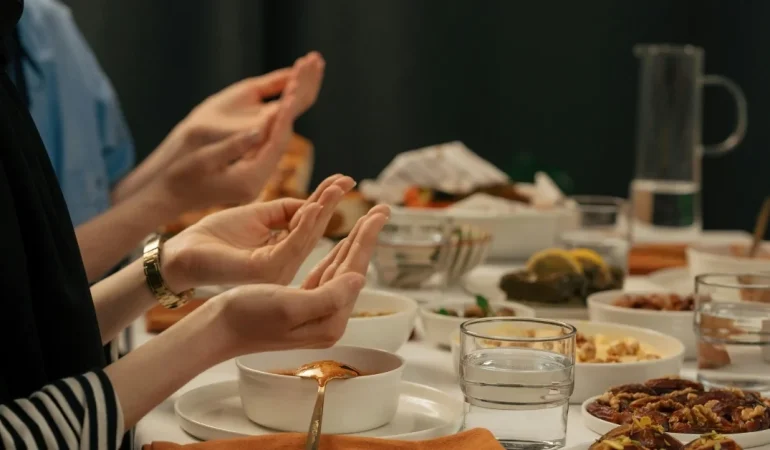ramazanda-dunya-genelinde-oruc-12-15-saat-surecek-1771332319