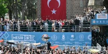 10-ton-mesir-macunu-halka-sacildi-7xHYpFXQ