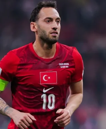 a-milli-takimin-kaptani-hakan-calhanoglu-sezonu-kapatti-mn1RyLZC