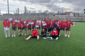 agri-spor-lisesi-kiz-futbol-takimi-turkiye-finallerine-yukseldi-1775221941