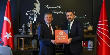 ankara-kent-konseyinin-seyir-defteri-chp-genel-baskani-ozgur-ozele-takdim-edildi-sHzSb4bN
