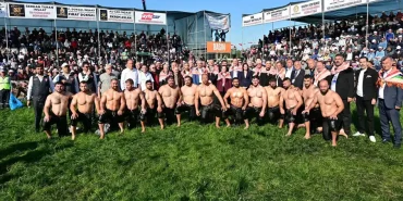 antalyada-yagli-pehlivan-gureslerinde-son-16-heyecani-basladi-uRQsEmjM