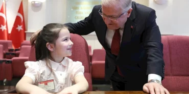 bakan-guler-23-nisanda-sehit-ve-gazi-cocuklariyla-bulustu-JDpITc53