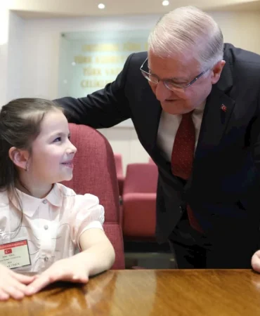 bakan-guler-23-nisanda-sehit-ve-gazi-cocuklariyla-bulustu-JDpITc53