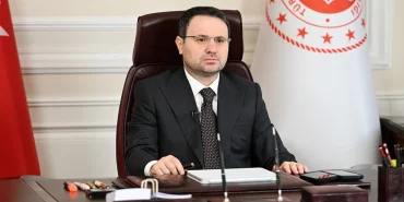 bakan-gurlek-yapay-zeka-hukuki-savunmanin-yerine-gecemez-pGy6N67W