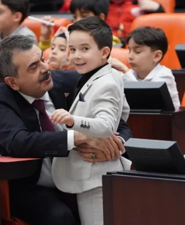 bakan-tekinin-23-nisan-mesaji-Bre2e2QJ