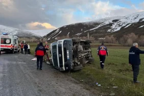 bitliste-yolcu-minibusu-devrildi-11-kisi-yaralandi-3jQQhTc4