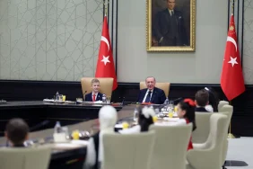 cumhurbaskani-erdoganin-cocuklarla-bulusmasinda-duygusal-anlar-DgBsGQEM