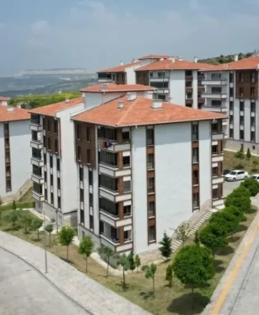 eskisehir-ve-karamanda-7-bin-605-konut-icin-kura-gunu-1771225342