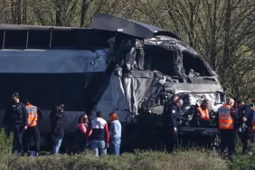 fransada-hizli-tren-faciasi-1-olu-13-yarali-EW5JxsWa