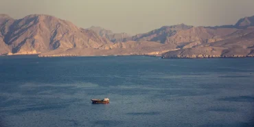 hurmuz-bogazinda-uc-konteyner-gemisi-silahli-saldiriya-ugradi-09YnBAon