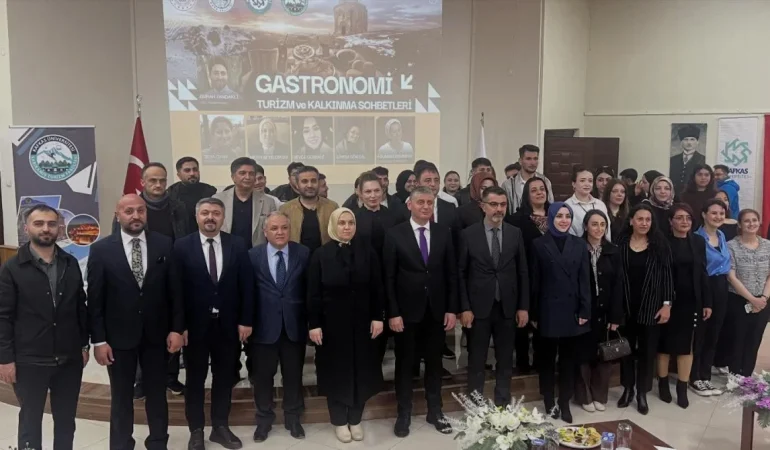 karsta-anlamli-program-gastronomi-ve-turizm-ayni-sofrada-bulustu-8CKwl1NS