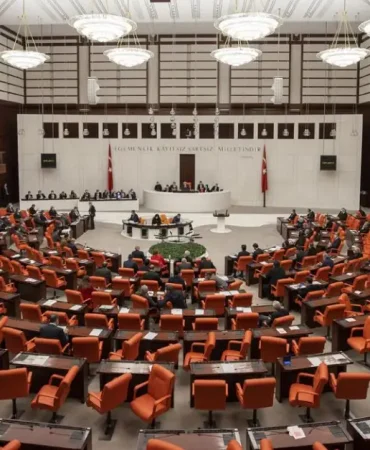 mecliste-dokunulmazlik-dosyasi-sayisi-1052ye-cikti-jZg52x29