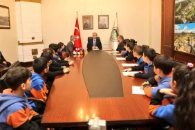 minik-ogrencilerden-vali-polata-anlamli-ziyaret-l3Mh0iLS