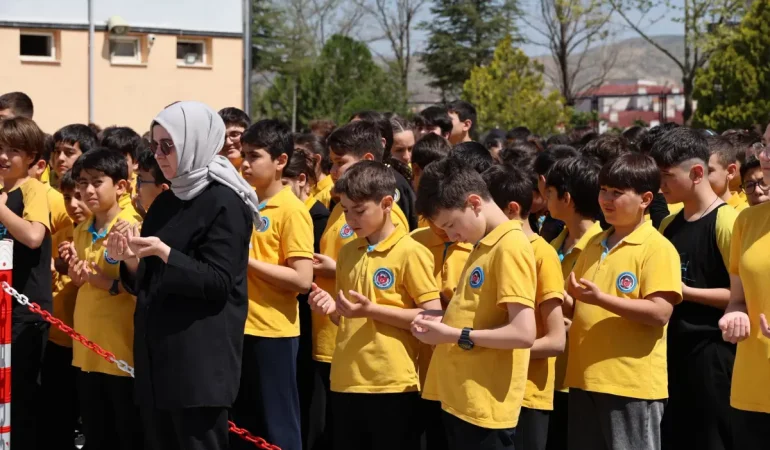 ogrencilerden-sehide-anlamli-anma-gHR7YIZZ