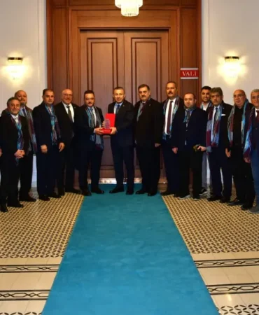 timbir-heyetinden-trabzon-valisi-tahir-sahine-ziyaret-1f1U9xmL