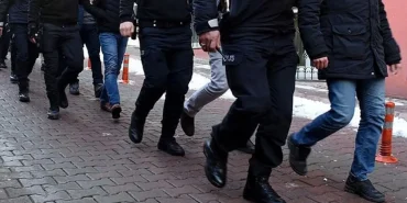 uyusturucu-baskininda-102-bin-hap-ele-gecirildi-24-tutuklama-FrhAJBtv