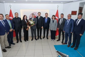 vali-ergun-artvin-essiz-bir-turizm-merkezi-olma-yolunda-emin-adimlarla-ilerliyor-oReRb9Vy