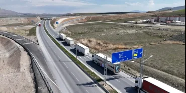 vandan-irana-6-tirlik-saglik-yardimi-sevk-edildi-nhduyvOz