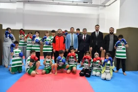 yesilyurtta-recep-tayyip-erdogan-ilkokulunun-spor-salonu-yenilendi-RbIp2brn