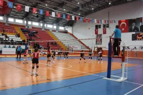 yurtlig-voleybol-kizlar-grup-musabakalari-coskulu-torenle-basladi-1775052688