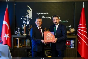 akk-baskani-halil-ibrahim-yilmaz-chp-genel-baskani-ozgur-ozeli-ziyaret-etti-pVo9D7u3
